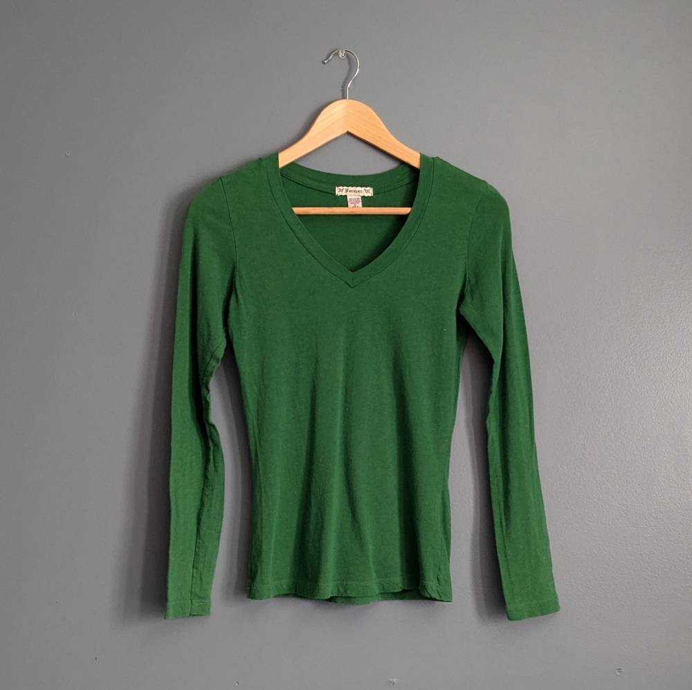 ❤️ Forever 21 green V-neck long sleeve t shirt medium